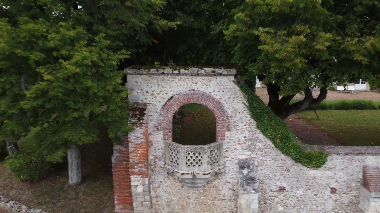 Découvrez le charmant village de Mesnil-sur-l’Estrée vu du ciel