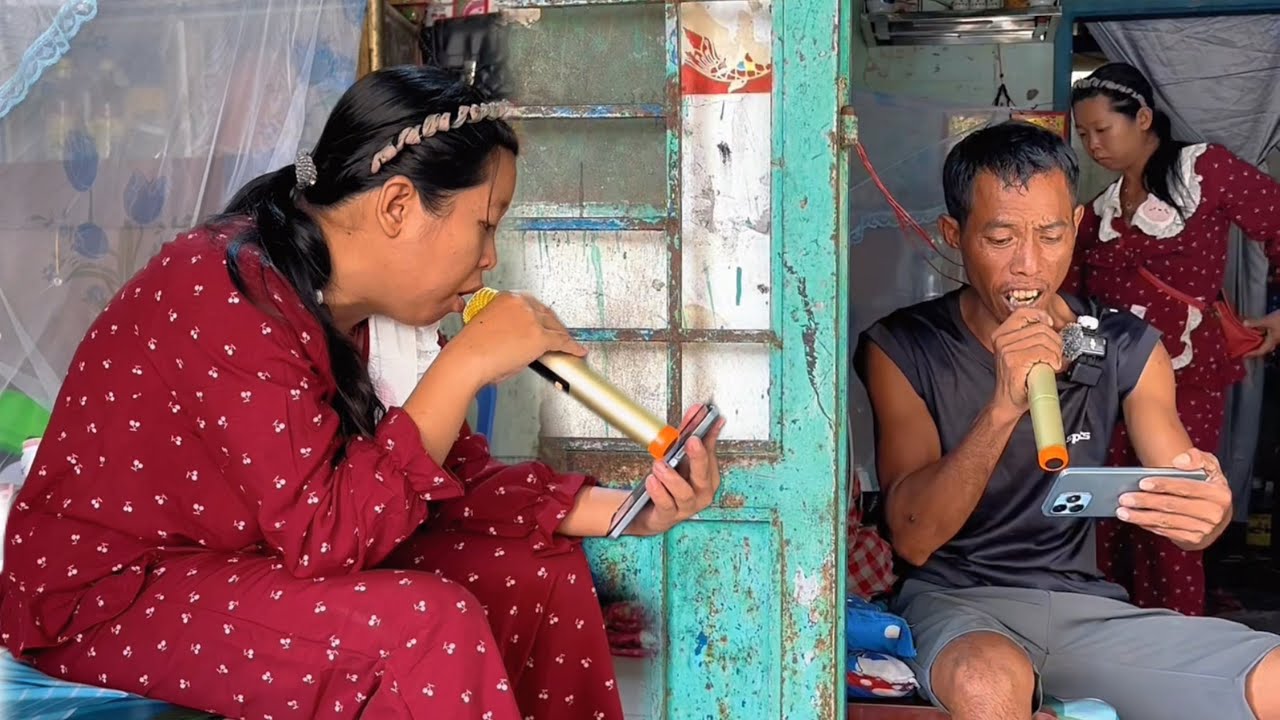 Tới công chuyện thành sắm nguyên bộ loa hát cho ngọc luyện giọng đừng lên cơn nữa.!