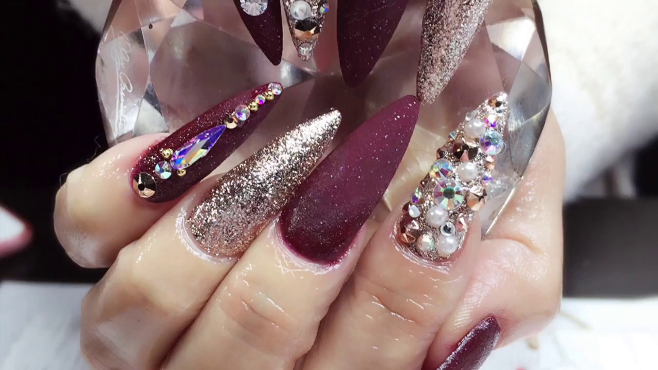 UÑAS VINO Y ROSEGOLD ELEGANTES/STILETO NAILS/TECNICA RUSA/COMO APLICAR SWAROVSKI