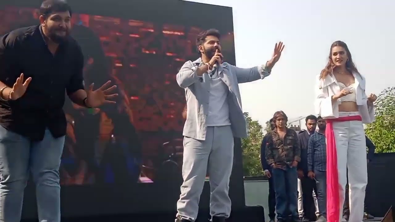 VARUN DHAWAN, KRITI SANON on BHEDIYA promotion Ahmedabad Shiv Ashish school #varundhawan #kritisanon