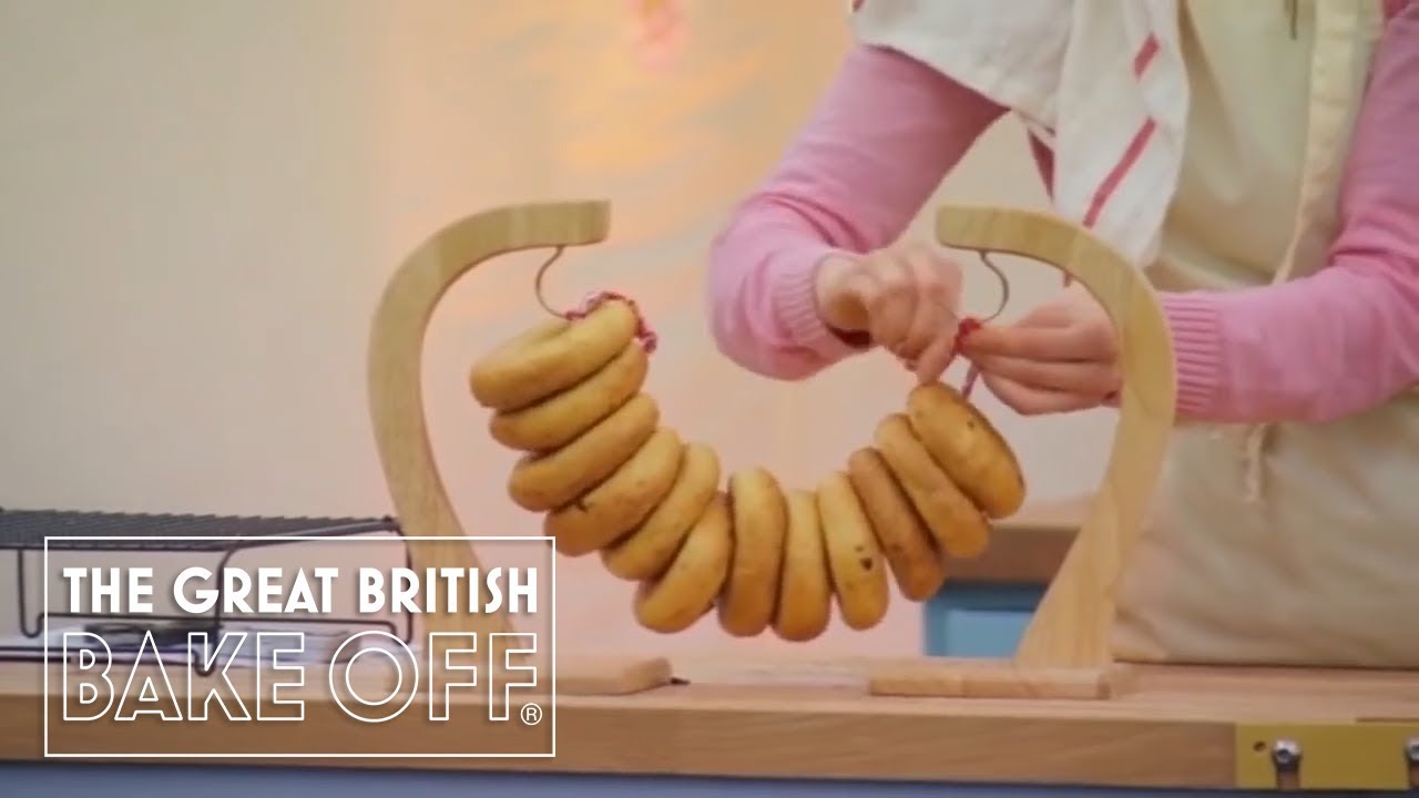 Как приготовить рогалики | The Great British Bake Off