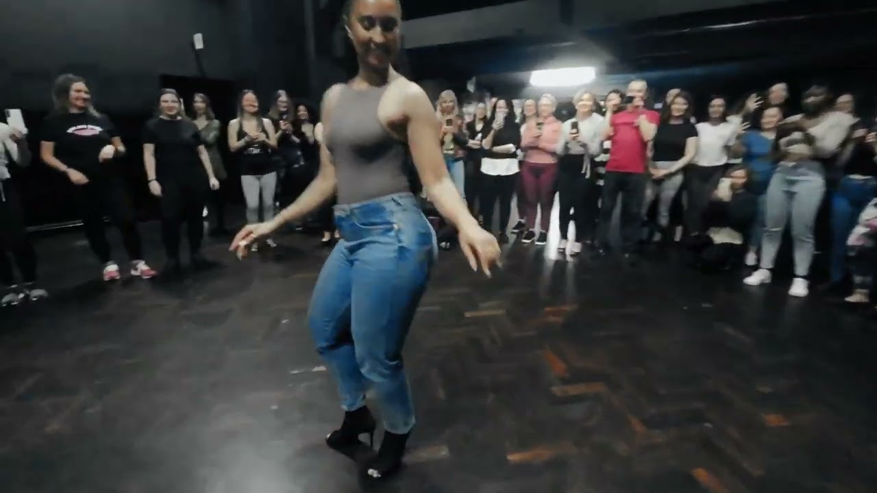 Dance with Aurea