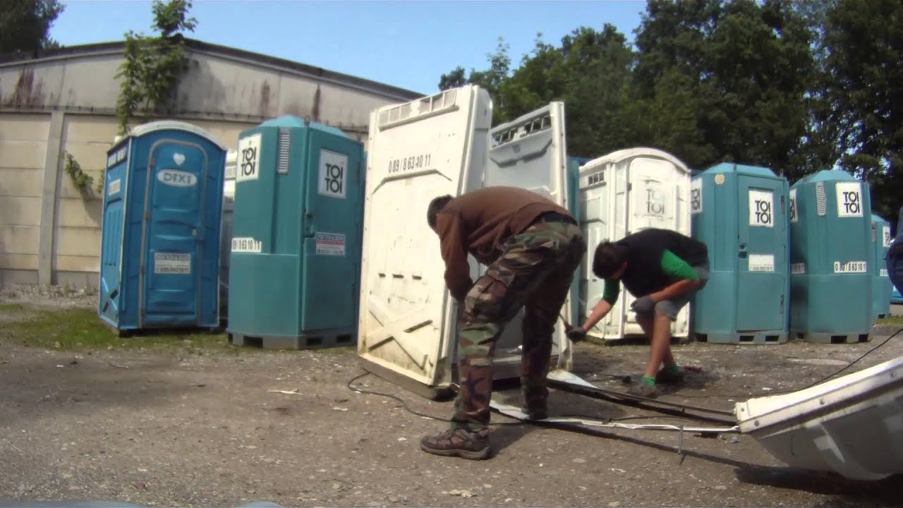 Toi Toi guys at work ! fast toilette recyclation ! GoPro HD