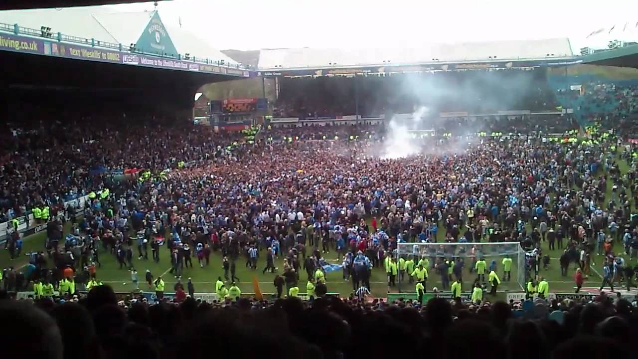 Sheffield Wednesday vs Wycombe Promotion,loud hark now hear song on the kop