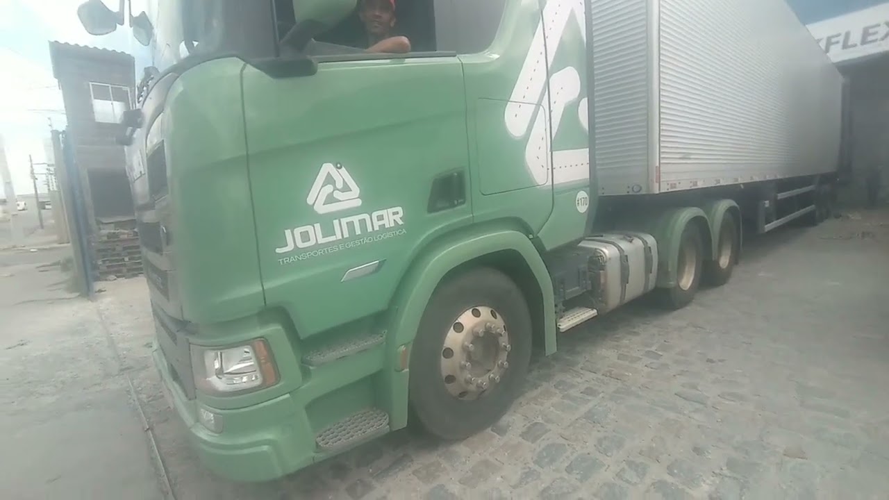 Parte 2 da carreta manobrando 