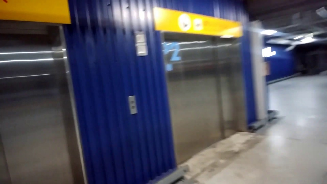 IKEA港北のエレベーター（駐車場行き）