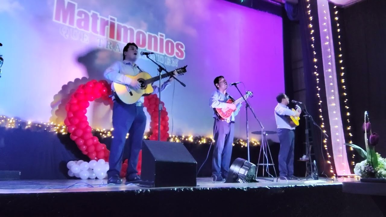 Trío Café Bohemio Tlapacoyan interpretando Como un Duende de el Trío Los Dandys
