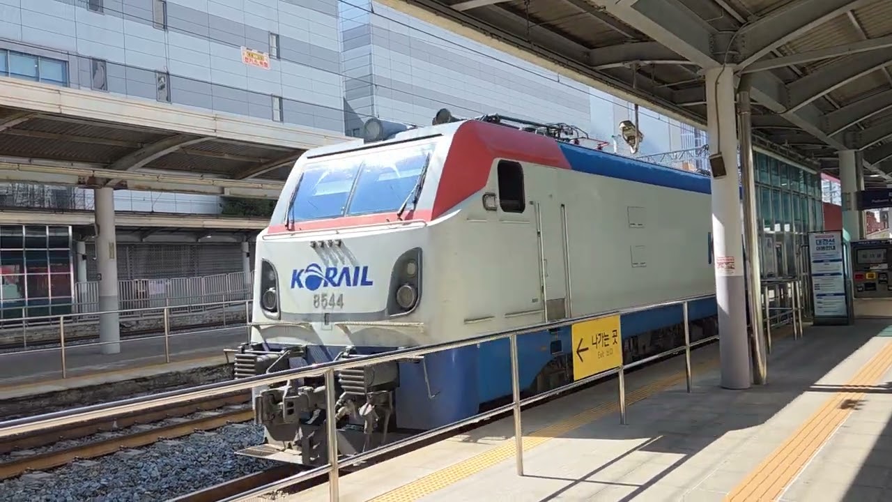 한국철도공사 전기기관차 8544호 컨테이너 화물열차 대구역 정차