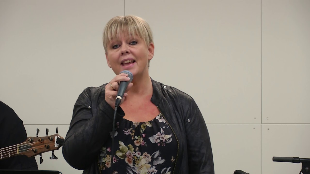 Elim - Hanna Juul - Gev trænum bert eitt ár afturat