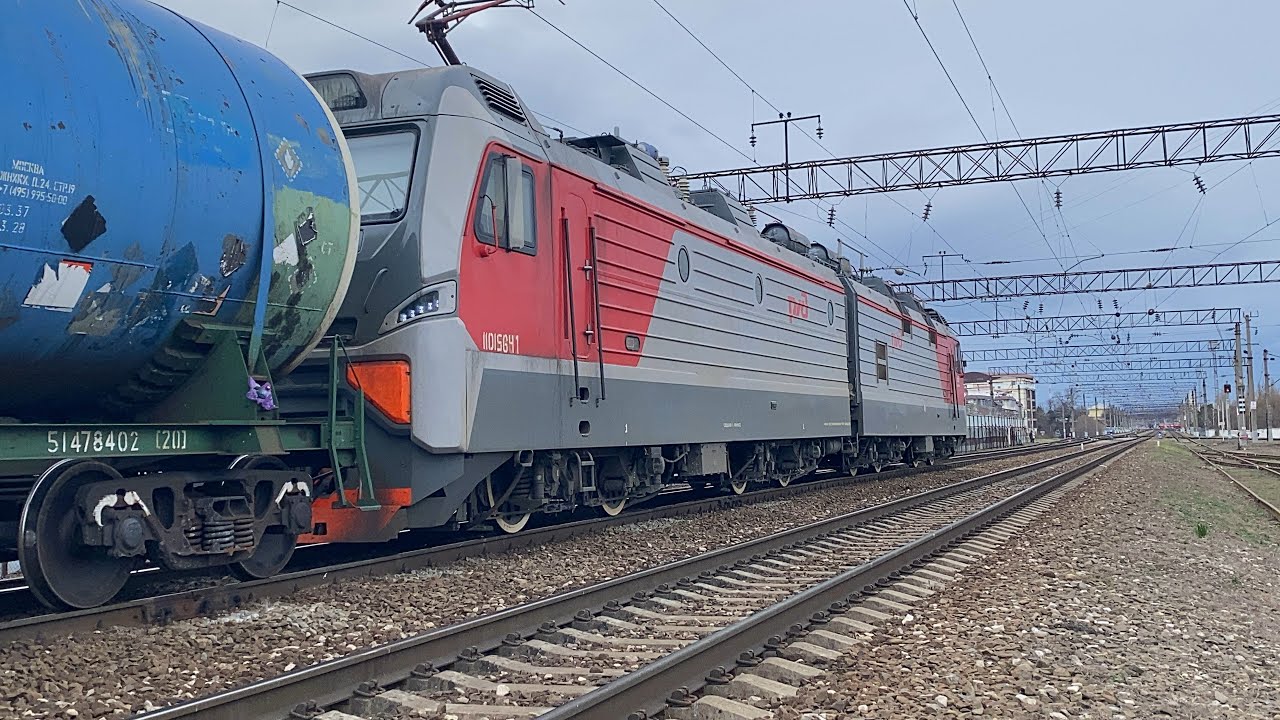 2эс5к 639 с грузовым составом заезжает на станцию Краснодар-1 