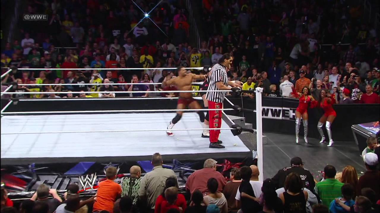 Brodus Clay vs. David Otunga: WWE Superstars, Dec. 7, 2012