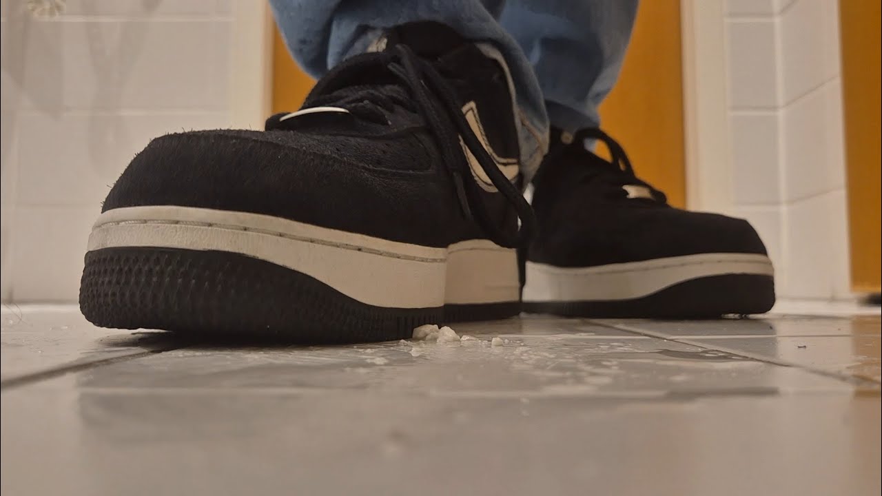 Nike Air Force 1 stomp Candy and a wet sponge