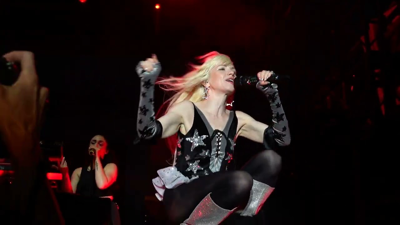 Carly Rae Jepsen - Run Away With Me (The Rooftop at Pier 17, NYC 8/7/23)
