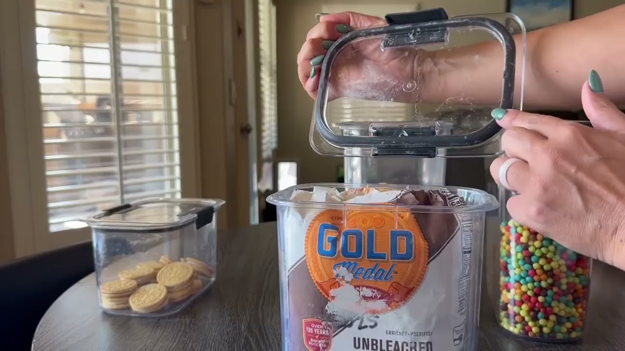 Rubbermaid Brilliance 16 Cup Airtight Food Storage Container, Perfect for pantry organization