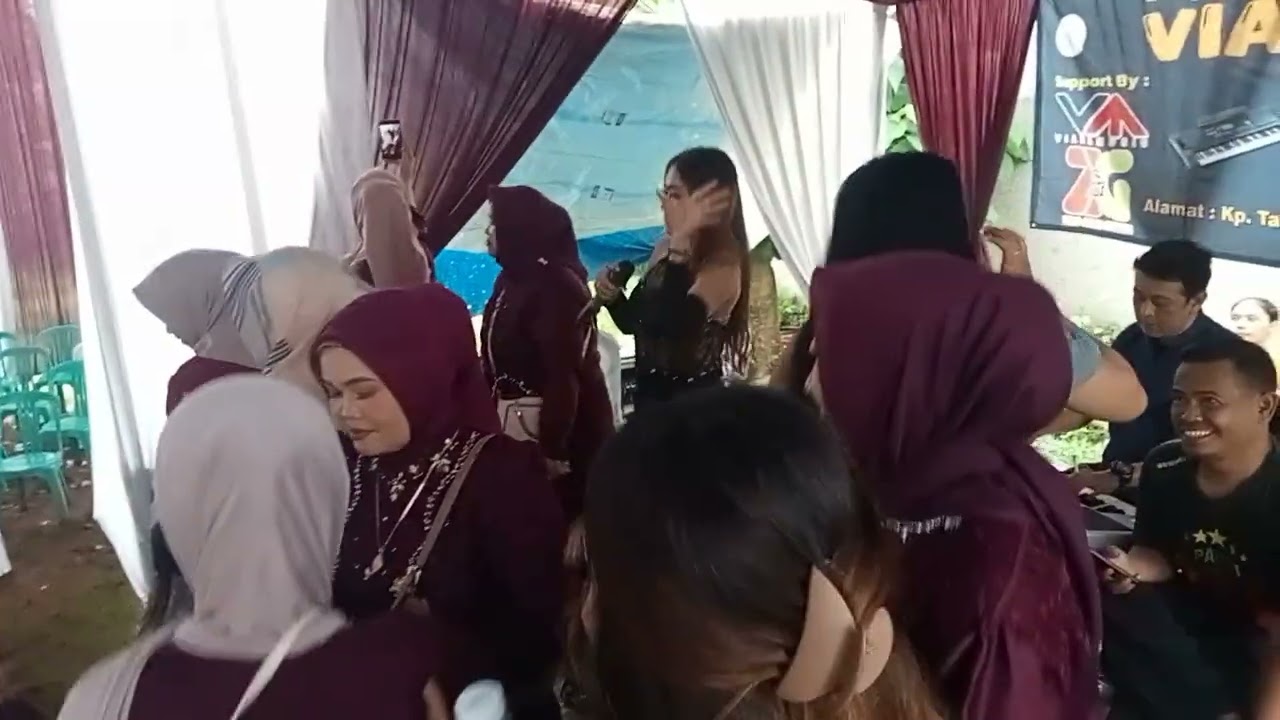 keseruan keluarga hajat di kp tanggeung live musik VIARA music
