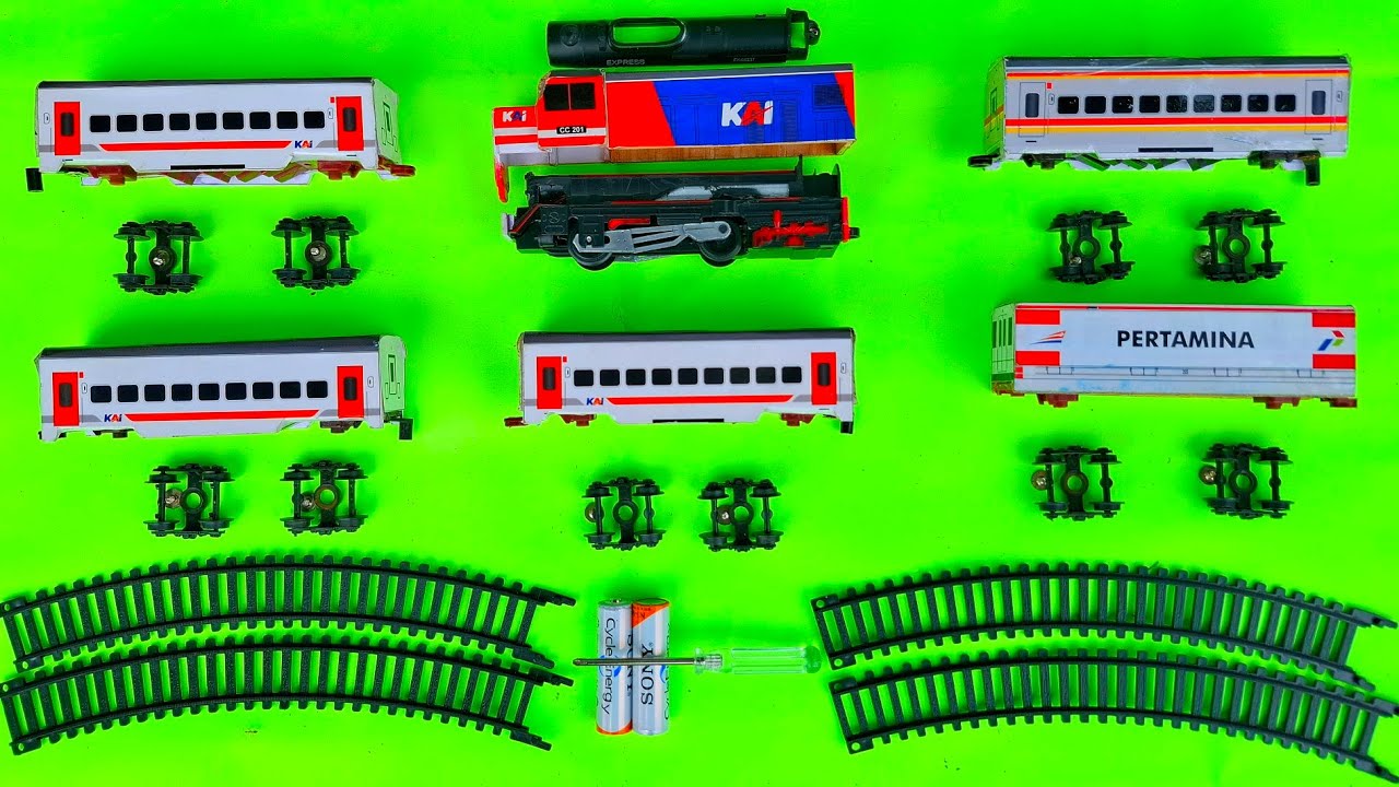 Membuat Dan Merakit Mainan Kereta Api CC201 RNB, Gerbong Ekonomi,Gerbong Pertamina,Kereta Api Thomas