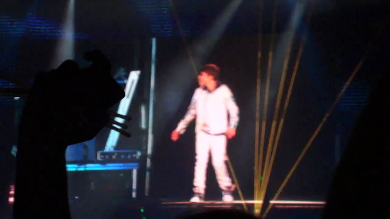 Justin Bieber - 'Love Me' @ (MY WORLD TOUR  - Liverpool Echo Arena11/03/2011)