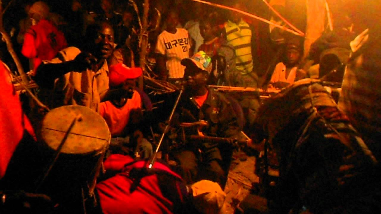 Kamwe/ Michika  Music by Sarki kali.AVI