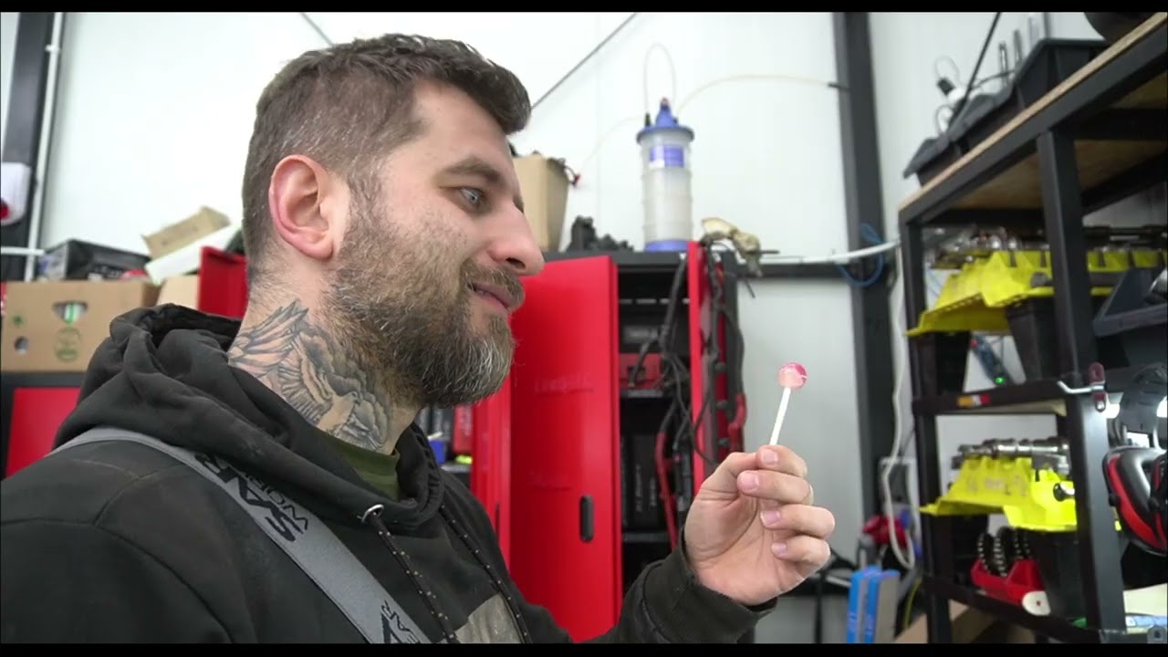 ,,Cylinder Czwarty'' - Kwiaty Bzu