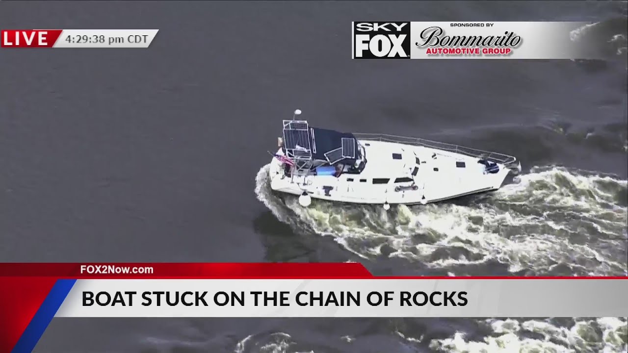 Watch: Boat stuck on Chain or Rocks in Mississippi River near St. Louis