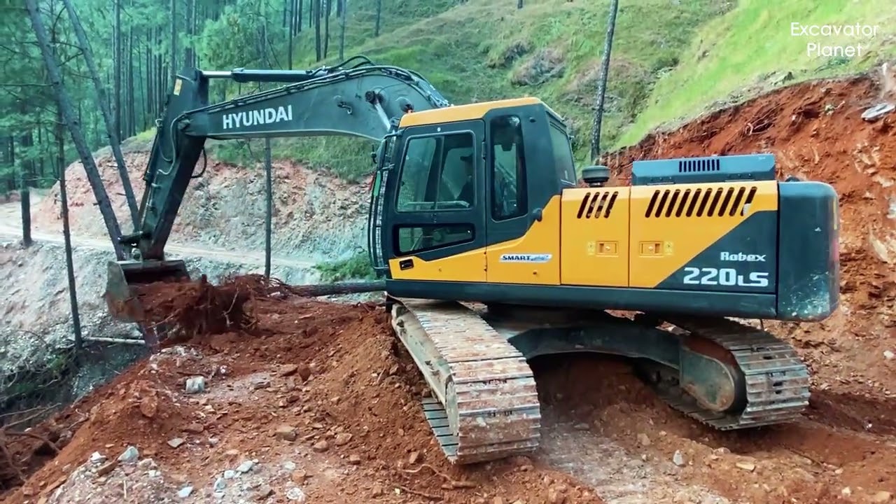 Hyundai Excavator Building a Dangerous Mountain Road | Heavy Equipment in Action
