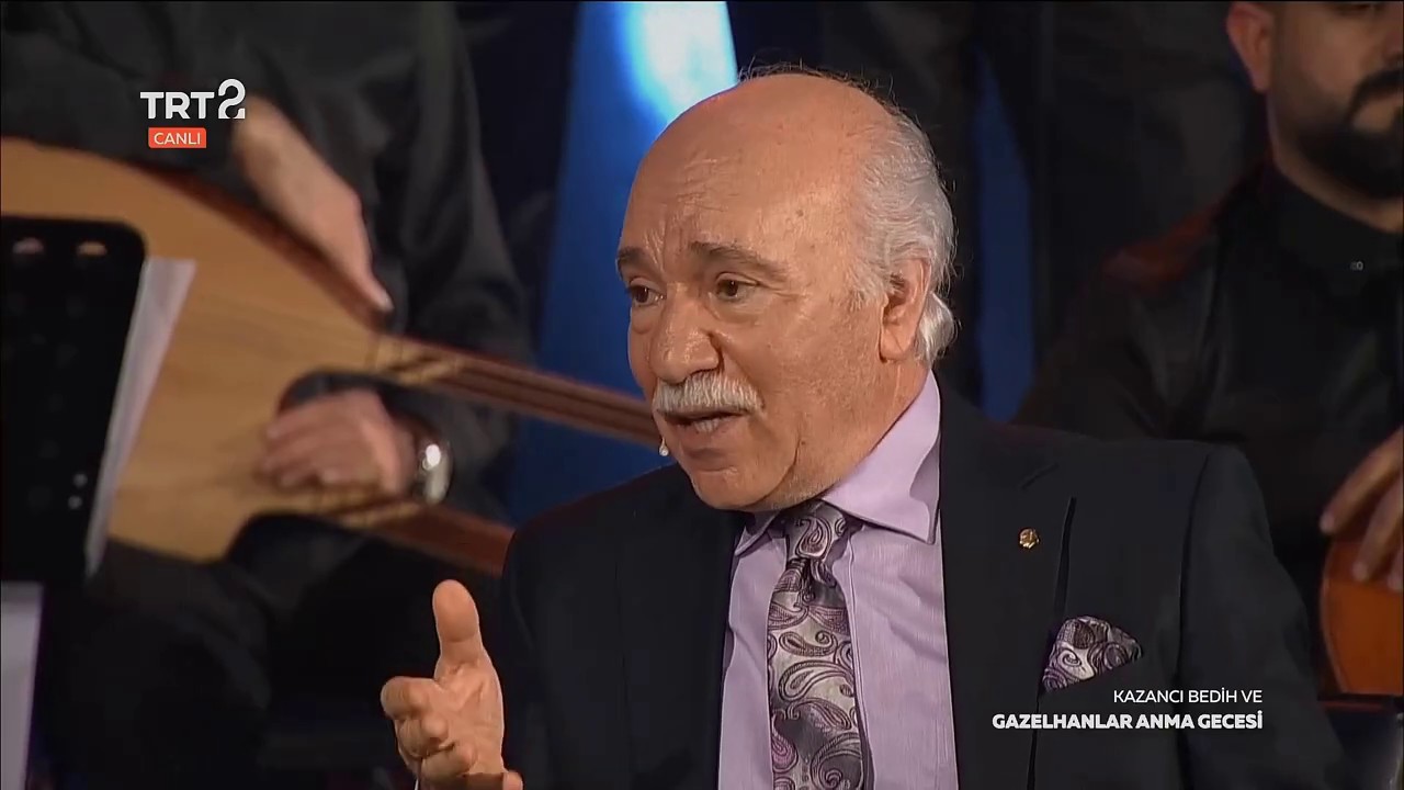 TRT 2 canlı yayınında deprem anı (24.01.2020 Elazığ depremi)