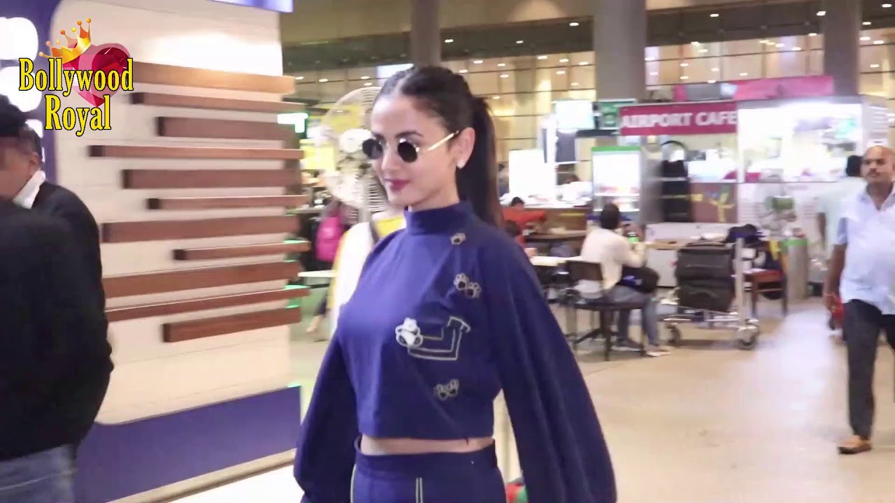 Sonal Chauhan SPOTTED At The Airport With Family