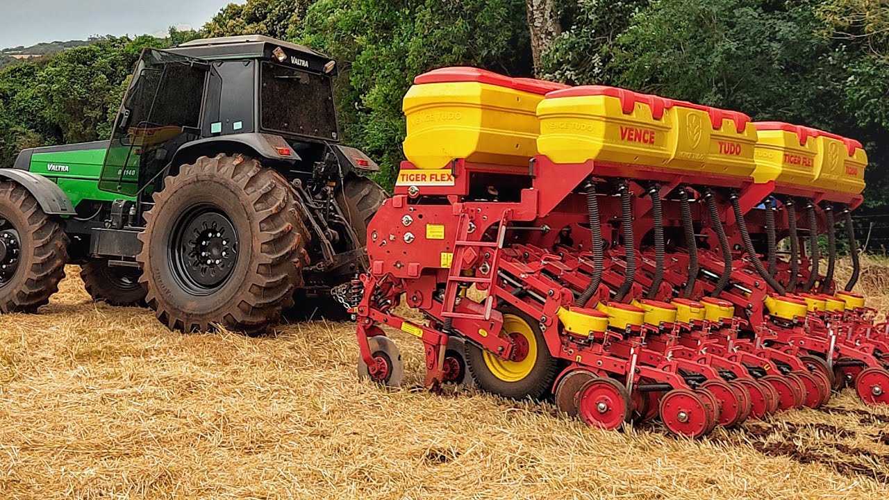 VALTRA BH140 VERDE | PLANTANDO SOJA COM UMA VENCE TUDO TIGER FLEX ARTICULADA 11200