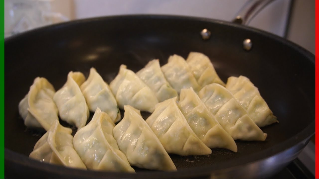 【イタリア人が作る餃子】マルコが大好きなアジア料理をイタリア人にイタリア語で紹介する動画【Ravioli cinesi】