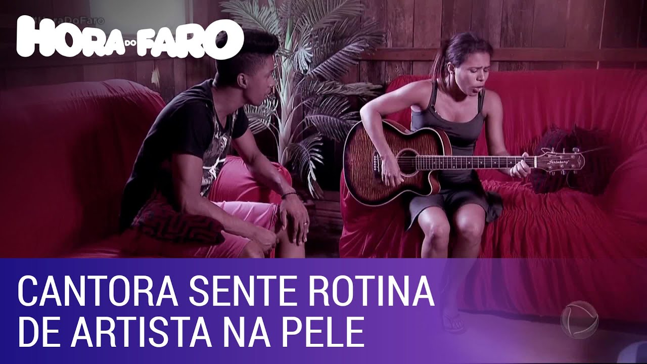 Cantora que bombou na internet sente rotina de artista na pele