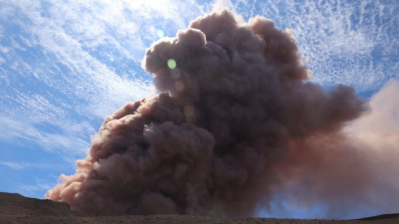 Hawaii volcano eruption leaks 'vog' into air