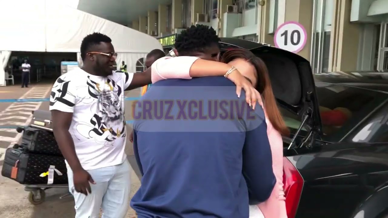 ZARI KISSES HER NEW BOYFRIEND AT THE AIRPORT IN UGANDA