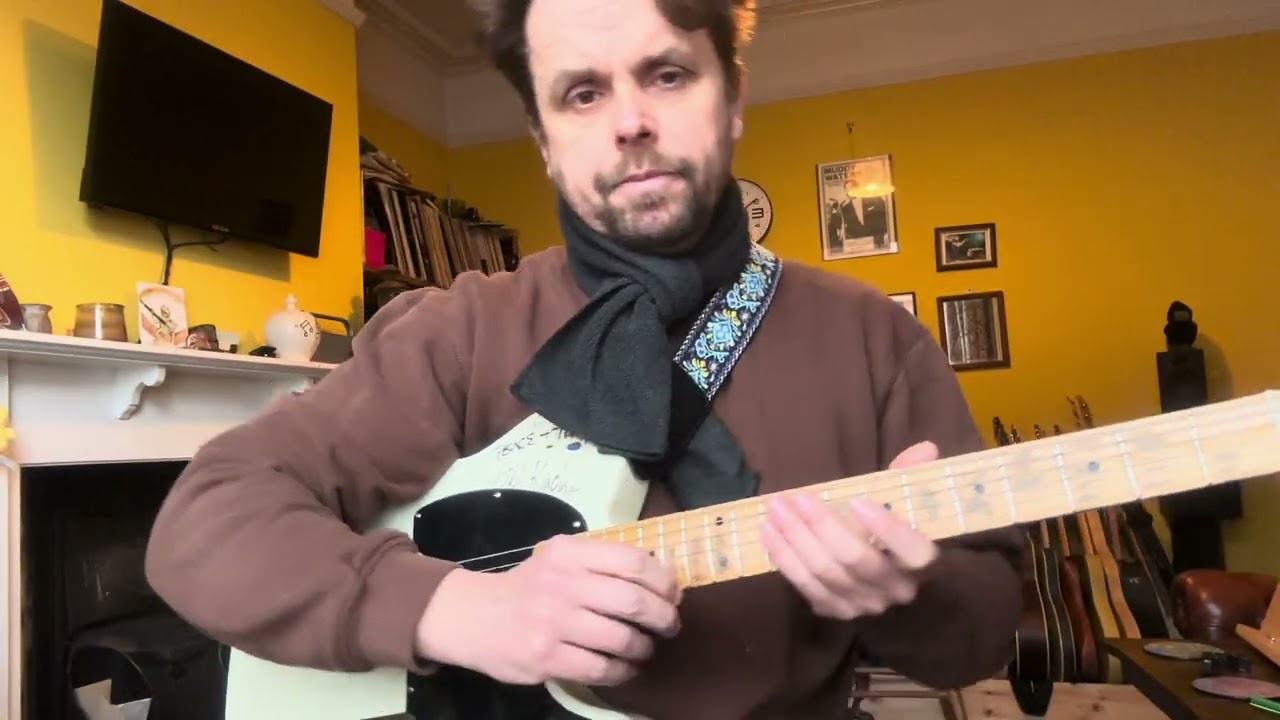 18. How to play a 12 bar blues in A using 7th chords