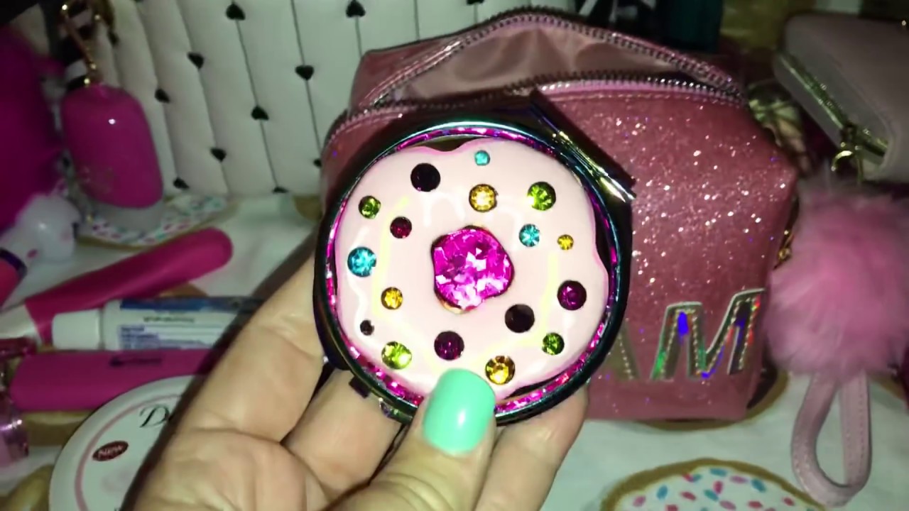 What’s in my Betsey Johnson Backpack Purse?!?👛🎀💕👛🎀💕