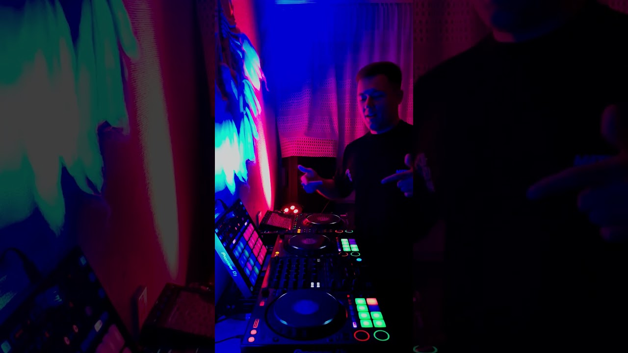 No sync + no headphones = Nice transition! 🔥🥵 #pioneerdj #markknight #deborahcox #idemi