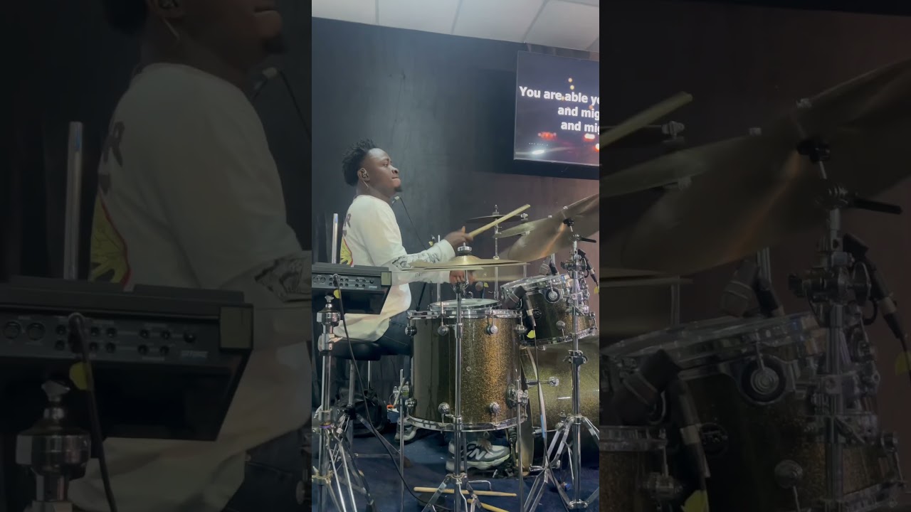 WARNING ‼️This groove is contagious. Watch till the end!#AfroGroove  #TrendingShorts #YTShorts