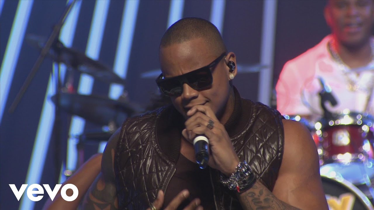 Molejo - Samba Diferente (Ao Vivo) ft. Leo Santana