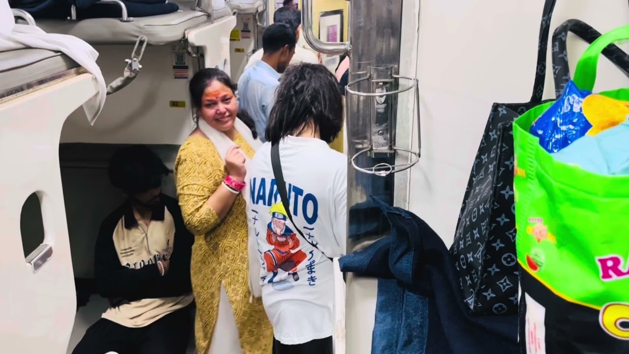 Patna to dehli train journey 😍 Mummy hui ￼￼ emotional 🥺 ||Khushi Rajput￼|| 