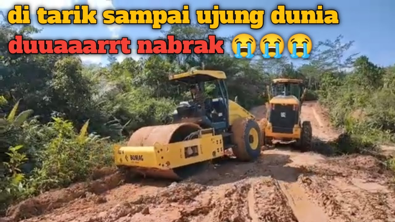 Evakuasi Compact tak bisa jalan karna jalan berlumpur! Di tarik pakai grader sampai ke ujung