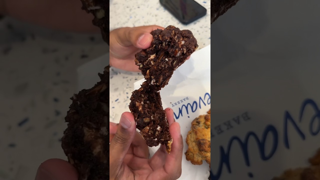 WHAT&rsquo;S YOUR FAVORITE COOKIE? | Levain Bakery - New York, NY (4.5/5) #cookies #foodblog #shorts