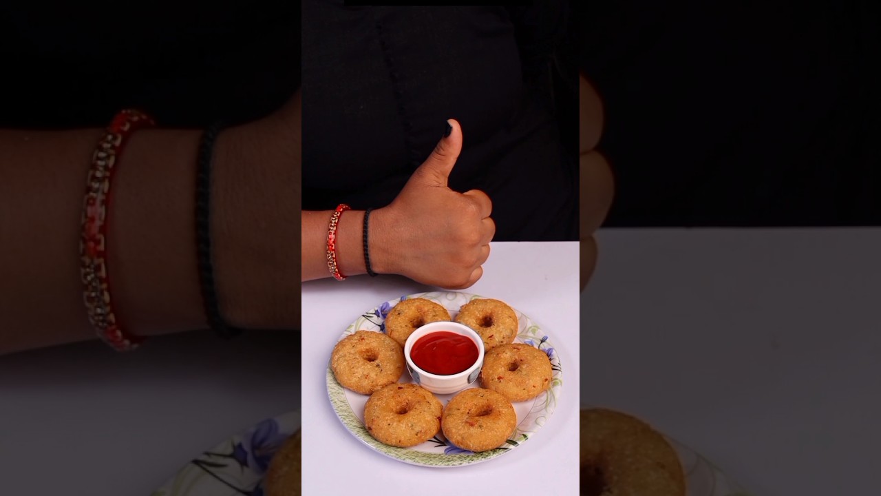 Trending Recipe Of Mini Suji Vada | Crispy Sooji Vada #shorts #snacks #trending #food #recipe #viral