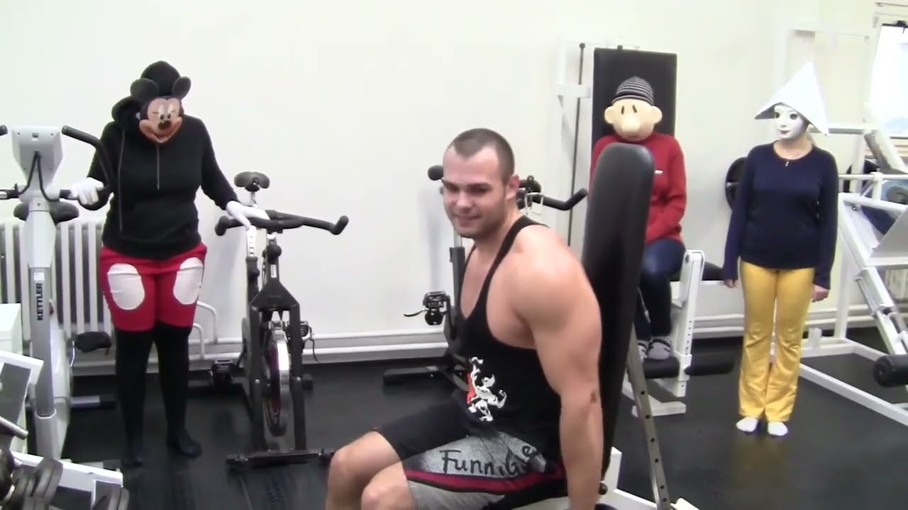 172  Mickey a jeho kamarádi v posilovně PdF MU