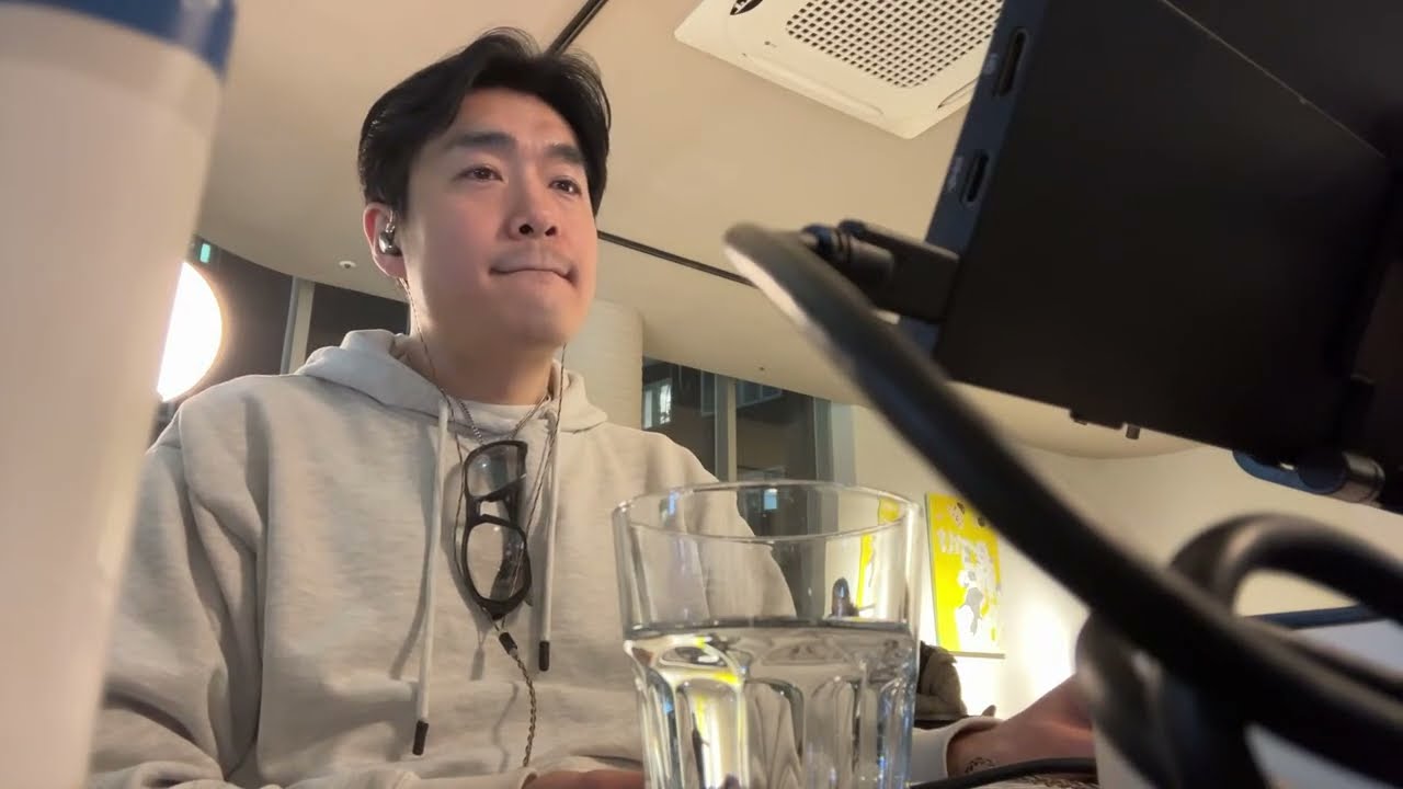 (26.3.18) 20:00 카페 왔는데 뒤에 윤가은 감독님이 ✍🏻 Study With Me