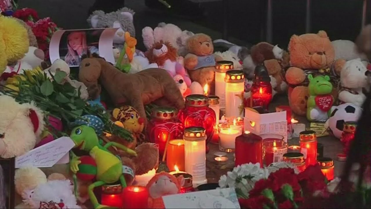 Russians pay tribute to victims of plane crash