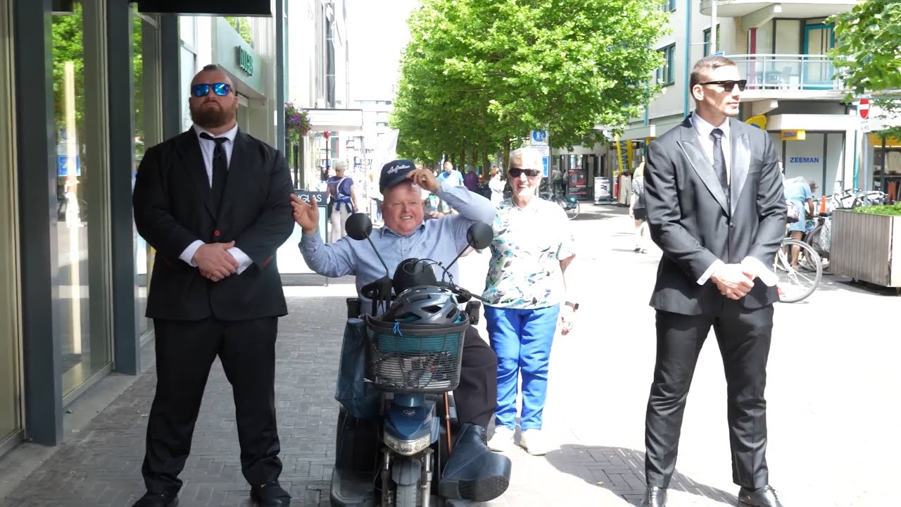 Розыгрыш сотрудников службы общественной безопасности над мужчинами в Амстердаме с участием Рико ...