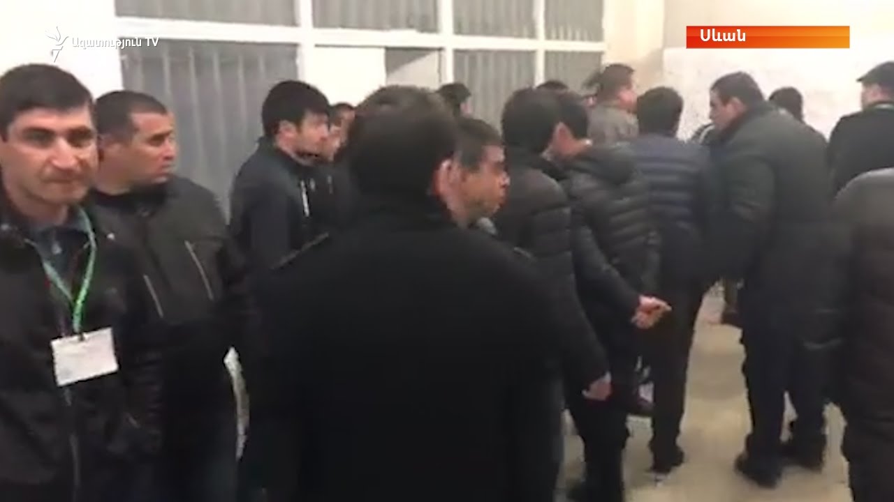 Սևան. Քվեախցիկում երկուական ընտրողն ու կուտակումները