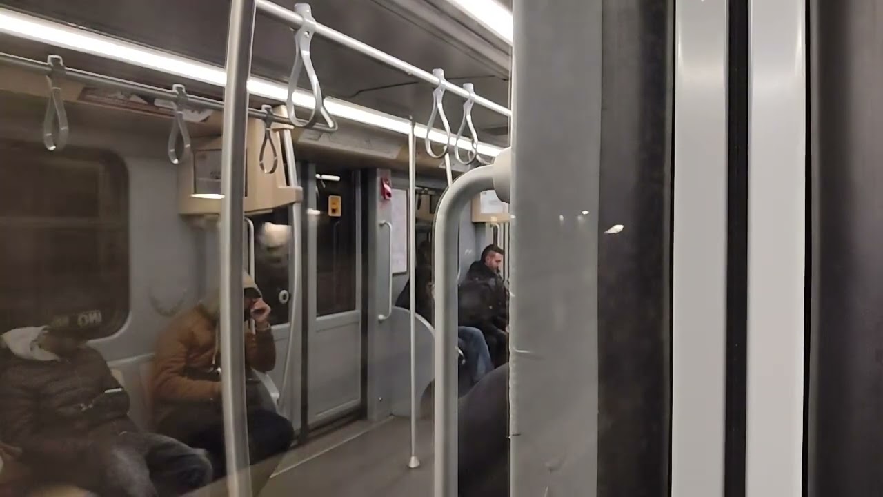 Metro Milano M3 da centrale a Repubblica meneghino.