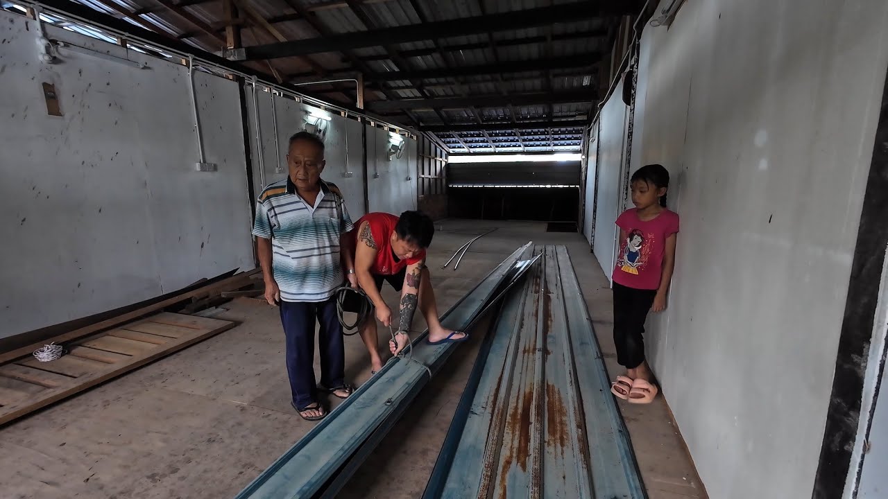 ANGKUT ATAP PANJANG DI TINGKAT ATAS // BAGI CLEAR TEMPAT SEBELUM TUKANG RUMAH BARU MASUK // 