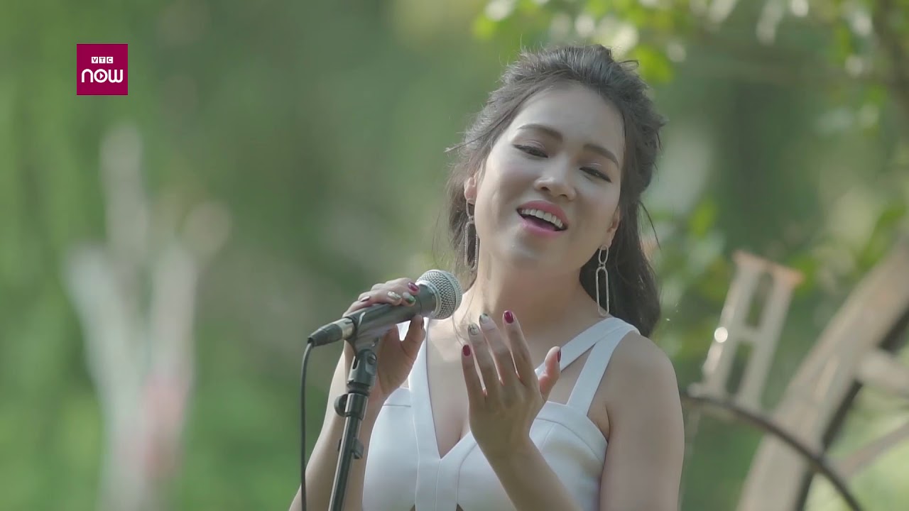 Lại gần hôn em - Phan Thu Lan