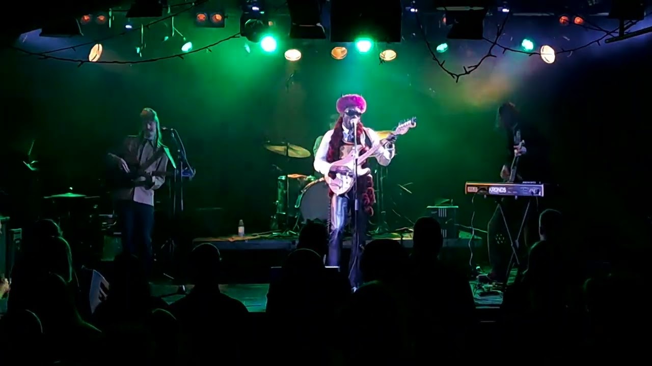 Grande Mahogany live at Tanssisali Lutakko